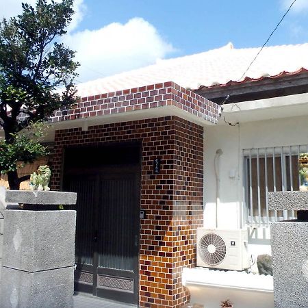 石垣島 一棟貸切りのお宿 ちゅら赤瓦 Ishigaki  Exterior foto